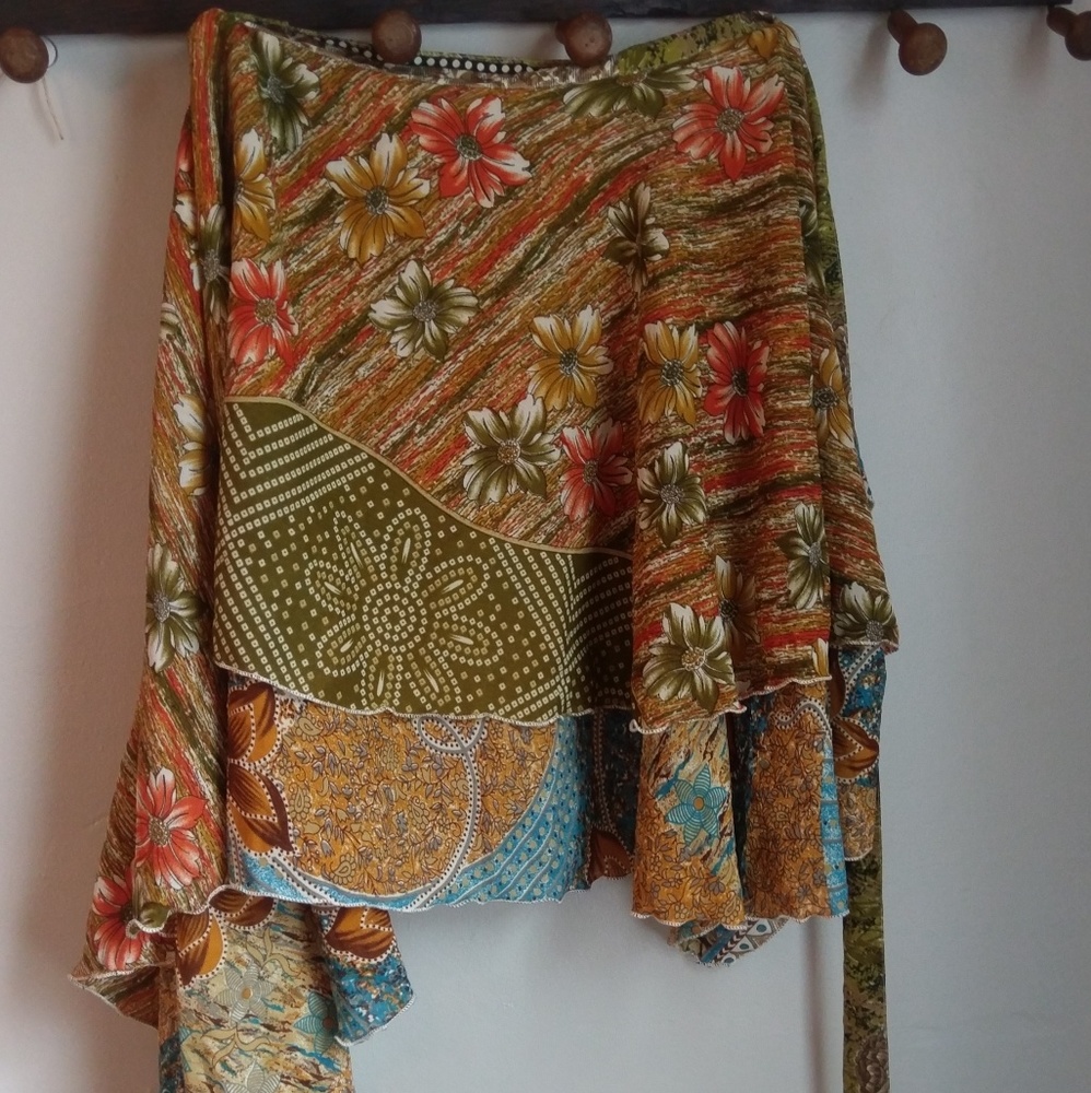 Reversible island wrap skirt
